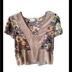 Anthropologie En Elle Mixed Floral Print Short Sleeve Blouse.